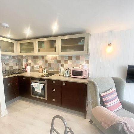 Stylish Cottage With Quay And River View Lymington Buitenkant foto