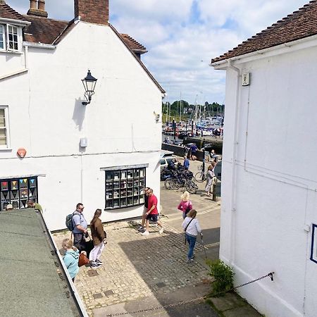 Stylish Cottage With Quay And River View Lymington Buitenkant foto