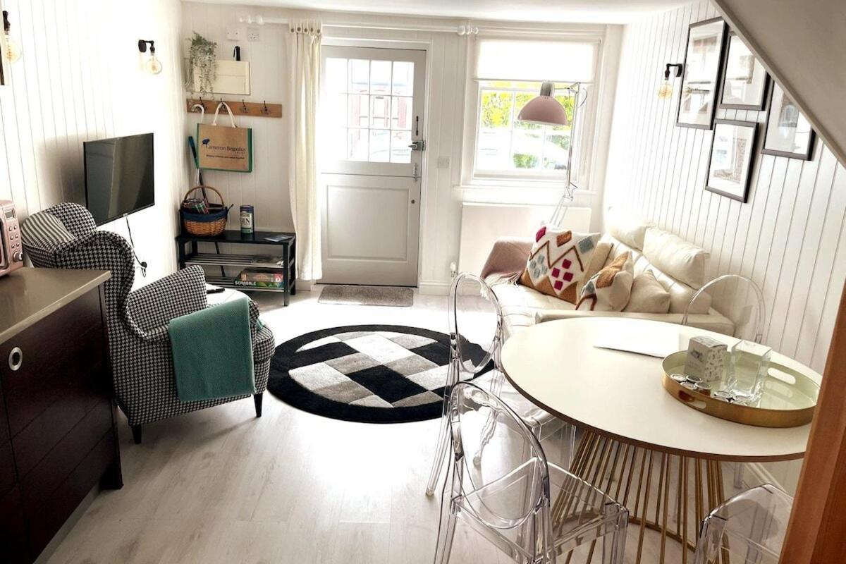 Stylish Cottage With Quay And River View Lymington Buitenkant foto