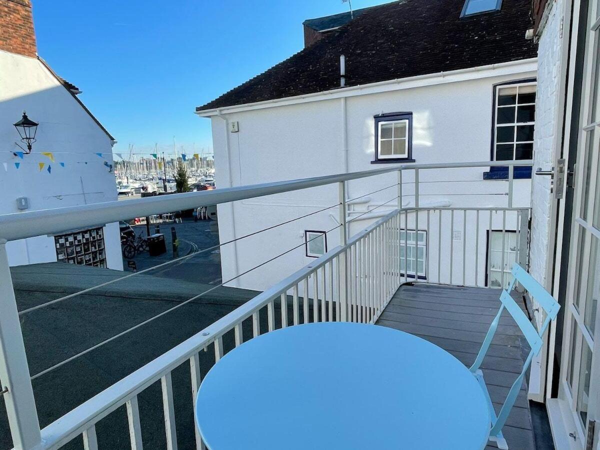 Stylish Cottage With Quay And River View Lymington Buitenkant foto