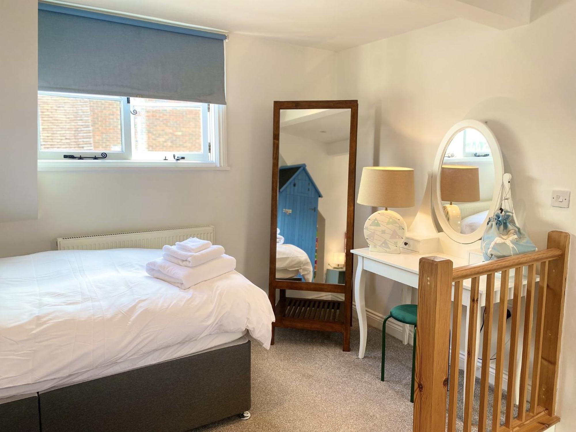 Stylish Cottage With Quay And River View Lymington Buitenkant foto