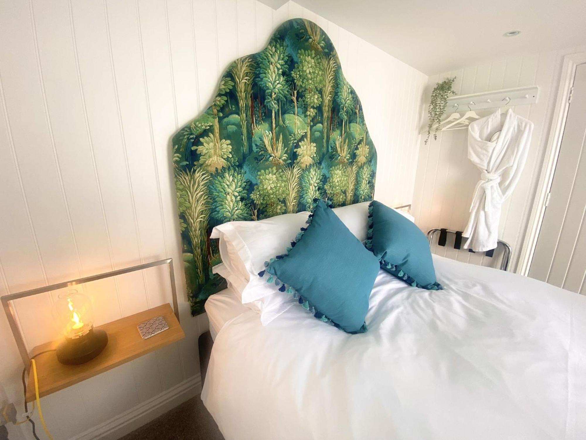 Stylish Cottage With Quay And River View Lymington Buitenkant foto