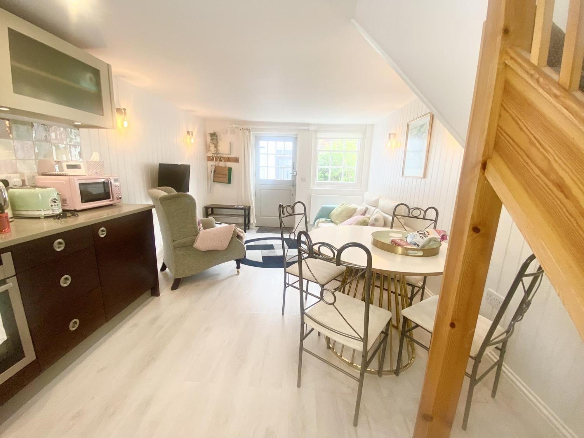 Stylish Cottage With Quay And River View Lymington Buitenkant foto